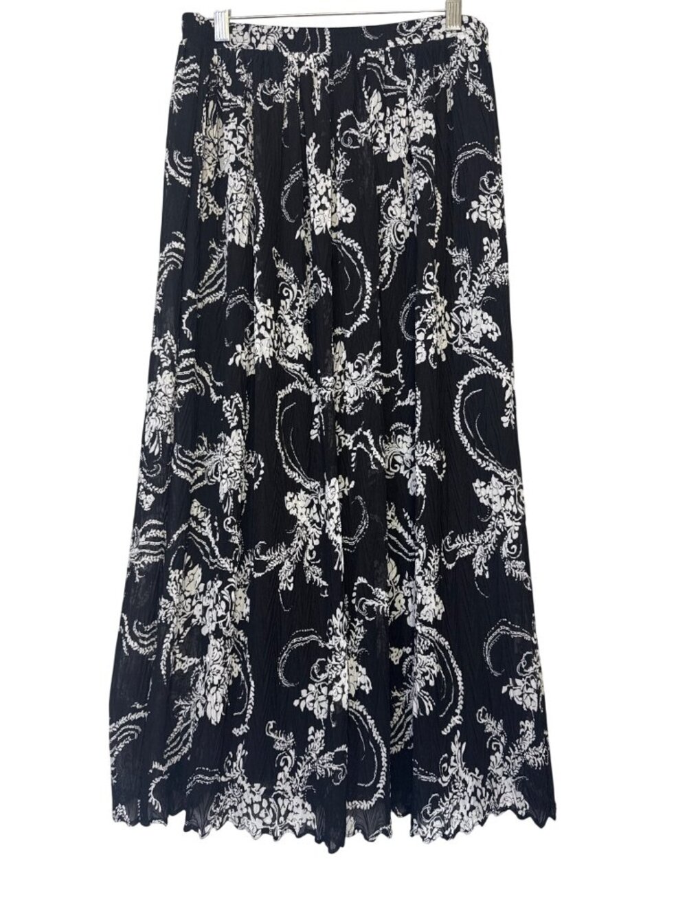 Christopher & Banks Size Small Pleated Black & White Floral Skirt